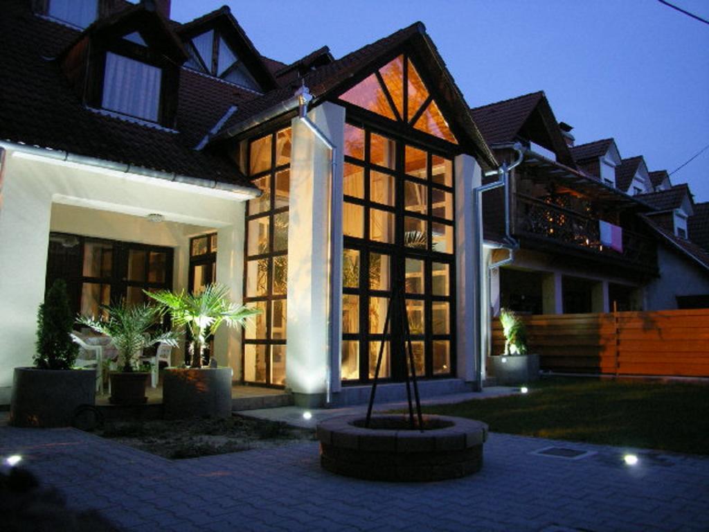 Pálma Apartmanház Harkány Exterior foto